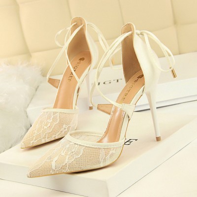 Wedding Shoes Women's Lace Up Heel Closed Toe Pumps With Sewing Lace Wedding Shoes Women's Lace Up Heel Closed Toe Pumps With Sewing Lace