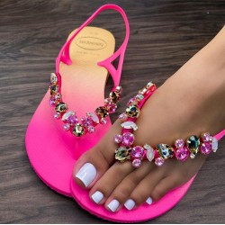 Fuchsia women sandal decorated with exquisite stones